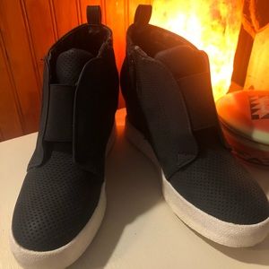 Qupid sneaker heel Size 6